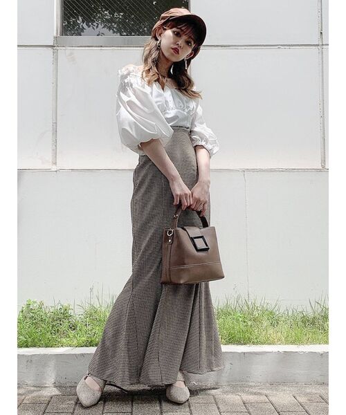 dazzlin（ダズリン）の「ギャザー切替フリルトップス（シャツ/ブラウス・レディース・ブラック/グレー/オフホワイト・FREE）」の6枚目の写真