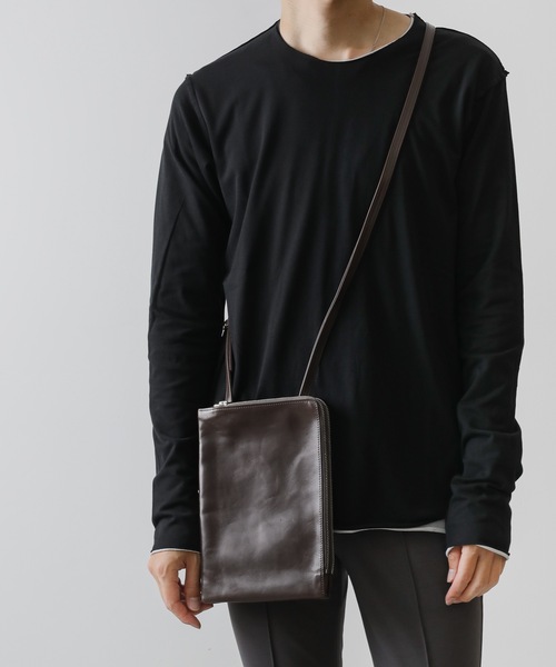 ATTACHMENT(アタッチメント)の「COW LEATHER SHOULDER CLUTCH BAG(クラッチバッグ・メンズ・ブラック/ブラウン・ONESIZE)」の7枚目の写真