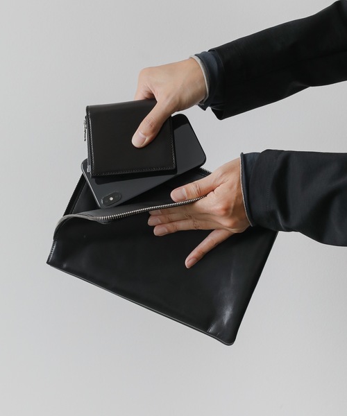 ATTACHMENT(アタッチメント)の「COW LEATHER SHOULDER CLUTCH BAG(クラッチバッグ・メンズ・ブラック/ブラウン・ONESIZE)」の14枚目の写真