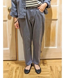 タックテーパードパンツ