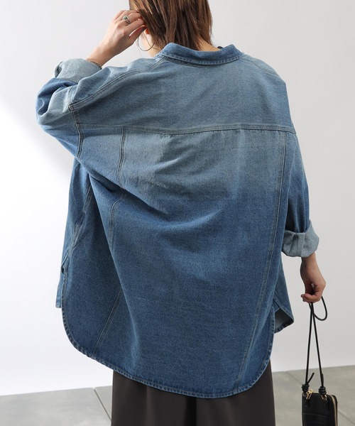 COLONY 2139（コロニートゥーワンスリーナイン）の「デニムWポケットBIGシャツ（シャツ/ブラウス・レディース・ブラック/ブルー・FREE）」の4枚目の写真