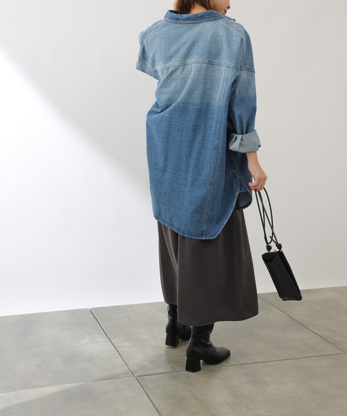 COLONY 2139（コロニートゥーワンスリーナイン）の「デニムWポケットBIGシャツ（シャツ/ブラウス・レディース・ブラック/ブルー・FREE）」の21枚目の写真