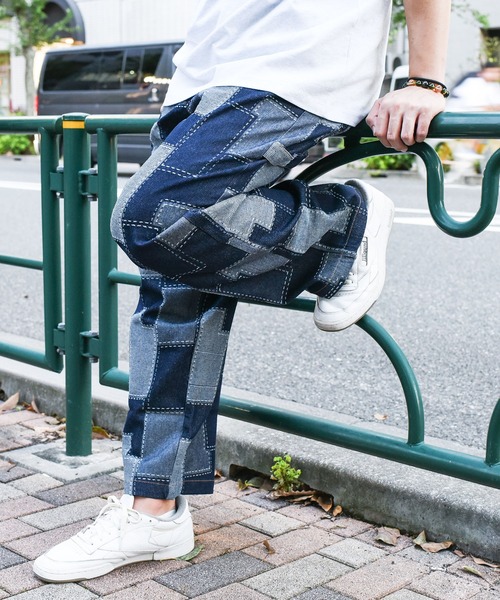.KOM(ドットコム)の「『.KOM SELECT/ドットケーオーエム セレクト』Patchwork Design Denim Painter Pants/パッチワーク デザイン ワイドデニム ペインターパンツ(デニムパンツ・メンズ・ブラック/ブルー・L)」の2枚目の写真