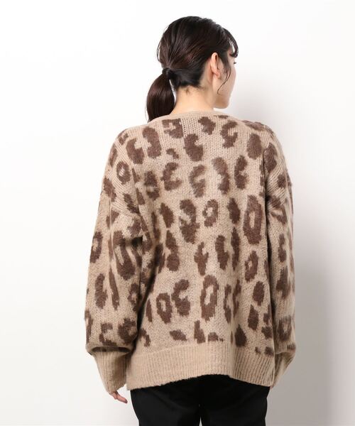 BONbazaar（ボンバザール）の「表面起毛ヒョウ柄ジャガードカーディガン（カーディガン/ボレロ・レディース・ブラウン/グレー・FREE）」の4枚目の写真