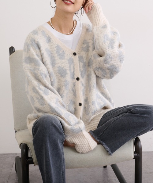 BONbazaar（ボンバザール）の「表面起毛ヒョウ柄ジャガードカーディガン（カーディガン/ボレロ・レディース・ブラウン/グレー・FREE）」の2枚目の写真