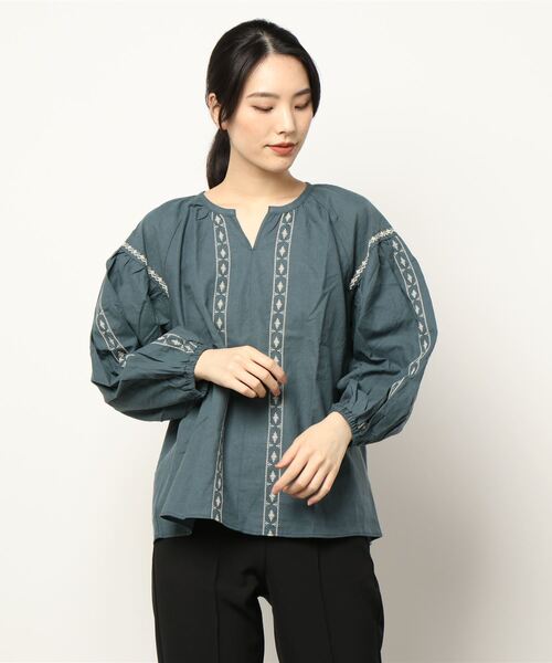 Samansa Mos2（サマンサ モスモス）の「刺繍ギャザーブラウス（シャツ/ブラウス・レディース・ベージュ/ブルー/ボルドー/チャコール・ﾌﾘ-）」の10枚目の写真