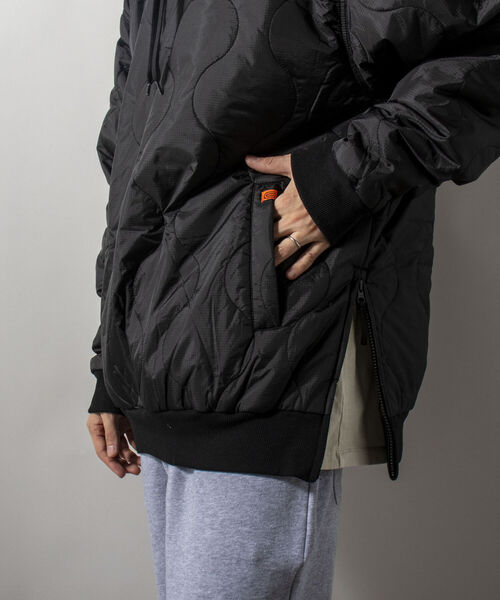 UNIVERSAL OVERALL(ユニバーサルオーバーオール)の「【WEB限定】【UNIVERSAL OVERALL/ユニバーサルオーバーオール】QUILT HOODIE 中綿キルティングフーディ(ブルゾン・メンズ・オリーブ/オレンジ/ブラック・LARGE)」の13枚目の写真