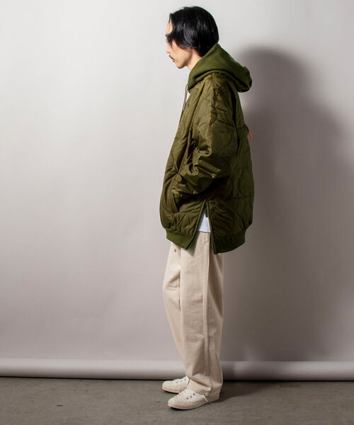 UNIVERSAL OVERALL(ユニバーサルオーバーオール)の「【WEB限定】【UNIVERSAL OVERALL/ユニバーサルオーバーオール】QUILT HOODIE 中綿キルティングフーディ(ブルゾン・メンズ・オリーブ/オレンジ/ブラック・LARGE)」の15枚目の写真