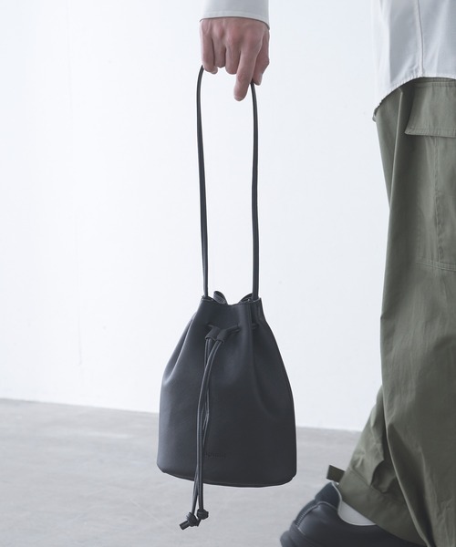 Alpinus(アルピナス)の「Alpinus - leatherpurse bag / レザー巾着バック(ショルダーバッグ・メンズ・ブラック・FREE)」の7枚目の写真