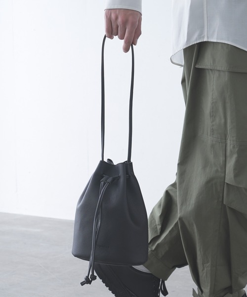 Alpinus(アルピナス)の「Alpinus - leatherpurse bag / レザー巾着バック(ショルダーバッグ・メンズ・ブラック・FREE)」の8枚目の写真