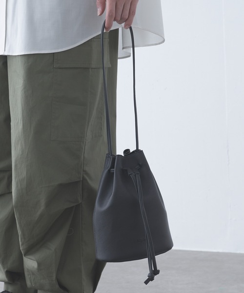 Alpinus(アルピナス)の「Alpinus - leatherpurse bag / レザー巾着バック(ショルダーバッグ・メンズ・ブラック・FREE)」の10枚目の写真