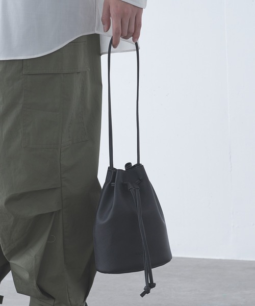 Alpinus(アルピナス)の「Alpinus - leatherpurse bag / レザー巾着バック(ショルダーバッグ・メンズ・ブラック・FREE)」の12枚目の写真