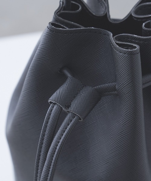 Alpinus(アルピナス)の「Alpinus - leatherpurse bag / レザー巾着バック(ショルダーバッグ・メンズ・ブラック・FREE)」の16枚目の写真