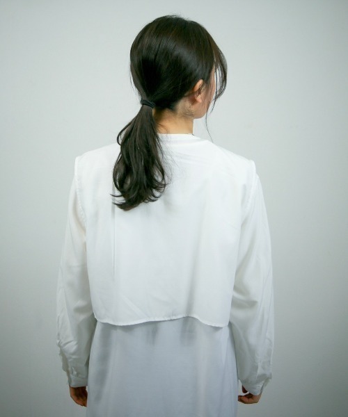 spoon store（スプーンストア）の「レイヤードフラップシャツワンピース（ワンピース・レディース・オフホワイト/グリーン/スミクロ・フリー）」の13枚目の写真