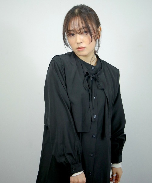 spoon store（スプーンストア）の「レイヤードフラップシャツワンピース（ワンピース・レディース・オフホワイト/グリーン/スミクロ・フリー）」の18枚目の写真