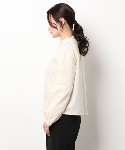 ehka sopo（エヘカソポ）の「スタンドフリル刺繍ブラウス（シャツ/ブラウス・レディース・オフホワイト/キナリ/グリーン/ブラック・ﾌﾘ-）」の5枚目の写真