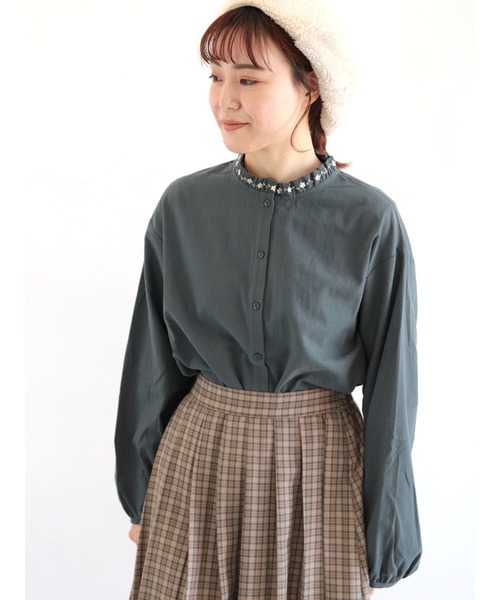 ehka sopo（エヘカソポ）の「スタンドフリル刺繍ブラウス（シャツ/ブラウス・レディース・オフホワイト/キナリ/グリーン/ブラック・ﾌﾘ-）」の4枚目の写真