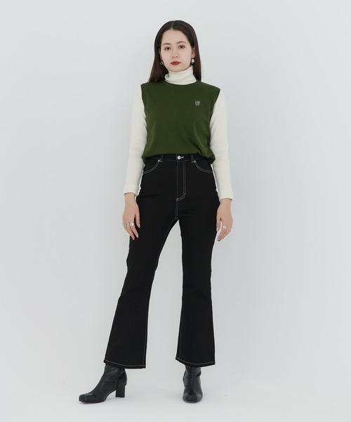 TINA:JOJUN(ティーナジョジュン)の「エンブレム付き ニットベスト TINA:JOJUN(ベスト・レディース・グリーン/ネイビー・M)」の5枚目の写真