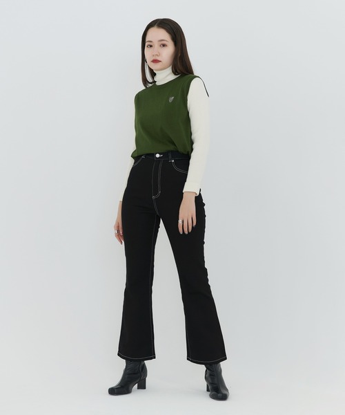 TINA:JOJUN(ティーナジョジュン)の「エンブレム付き ニットベスト TINA:JOJUN(ベスト・レディース・グリーン/ネイビー・M)」の3枚目の写真