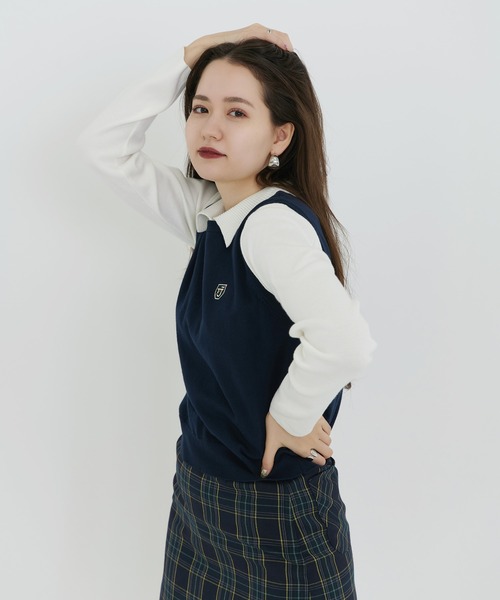 TINA:JOJUN(ティーナジョジュン)の「エンブレム付き ニットベスト TINA:JOJUN(ベスト・レディース・グリーン/ネイビー・M)」の6枚目の写真
