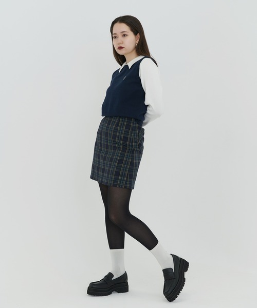 TINA:JOJUN(ティーナジョジュン)の「エンブレム付き ニットベスト TINA:JOJUN(ベスト・レディース・グリーン/ネイビー・M)」の4枚目の写真