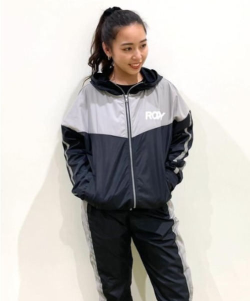 ROXY（ロキシー）の「STAY GOLD ZIP/ロキシーナイロンジャケット（ナイロンジャケット・レディース・ホワイト/グレー・SMALL/MEDIUM/LARGE）」の2枚目の写真