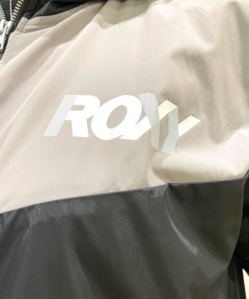 ROXY（ロキシー）の「STAY GOLD ZIP/ロキシーナイロンジャケット（ナイロンジャケット・レディース・ホワイト/グレー・SMALL/MEDIUM/LARGE）」の3枚目の写真