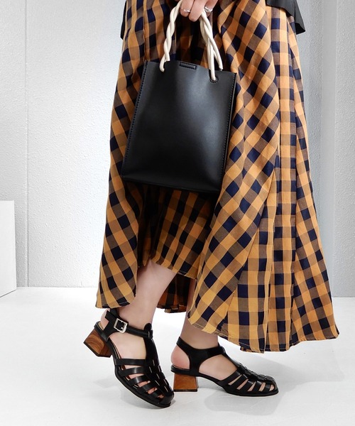 minia（ミニア）の「木目調ブロックヒールグルカサンダル　◇（サンダル・レディース・アイボリー/ミント/ブラック/ブラウン・S/M/LL/L）」の5枚目の写真