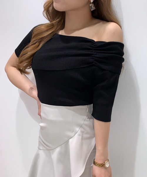 LIPSERVICE(リップサービス)の「アシメギャザーニットトップス(Tシャツ/カットソー・レディース・ホワイト/ベージュ/ピンク/ブラック・FREE)」の3枚目の写真