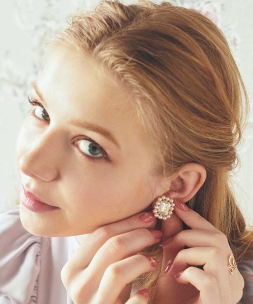 イニシャルビジューイヤリング イヤリング Maison De Fleur メゾンドフルール のファッション通販 Zozotown