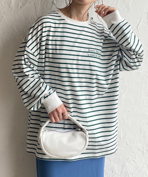 She's Closet(シーズクローゼット)の「ビッグシルエットクルーネックワンポイント刺繍ボーダー長袖プルオーバーロングTシャツ(Tシャツ/カットソー・レディース・ブラック/オレンジ/ブルー/レッド/グリーン・FREE)」の3枚目の写真