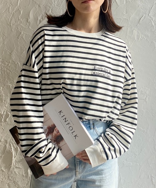 She's Closet(シーズクローゼット)の「ビッグシルエットクルーネックワンポイント刺繍ボーダー長袖プルオーバーロングTシャツ(Tシャツ/カットソー・レディース・ブラック/オレンジ/ブルー/レッド/グリーン・FREE)」の1枚目の写真