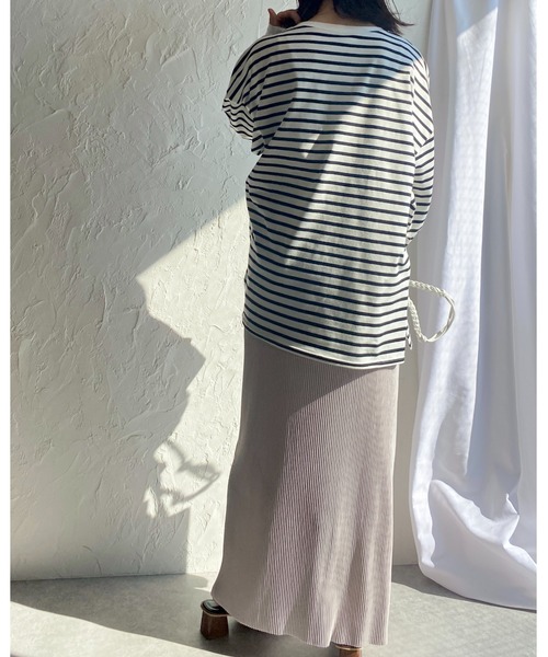 She's Closet(シーズクローゼット)の「ビッグシルエットクルーネックワンポイント刺繍ボーダー長袖プルオーバーロングTシャツ(Tシャツ/カットソー・レディース・ブラック/オレンジ/ブルー/レッド/グリーン・FREE)」の19枚目の写真
