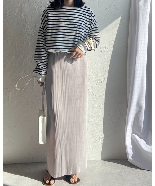 She's Closet(シーズクローゼット)の「ビッグシルエットクルーネックワンポイント刺繍ボーダー長袖プルオーバーロングTシャツ(Tシャツ/カットソー・レディース・ブラック/オレンジ/ブルー/レッド/グリーン・FREE)」の20枚目の写真