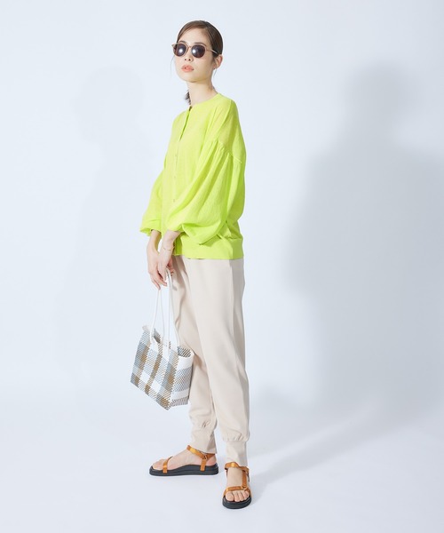 ROPE'（ロペ）の「リネン混ギャザースリーブシアーカーディガン（カーディガン/ボレロ・レディース・ホワイト/ブラック/オレンジ/ミント・38）」の17枚目の写真