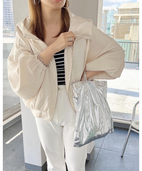 LiSeek（リシーク）の「【LiSeeK】フード付ボリュームスリーブブルゾン（ブルゾン・レディース・ベージュ/アイボリー/カーキ・FREE）」の3枚目の写真