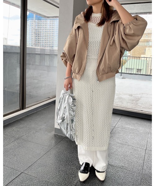 LiSeek（リシーク）の「【LiSeeK】フード付ボリュームスリーブブルゾン（ブルゾン・レディース・ベージュ/アイボリー/カーキ・FREE）」の4枚目の写真