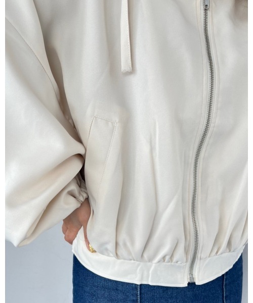 LiSeek（リシーク）の「【LiSeeK】フード付ボリュームスリーブブルゾン（ブルゾン・レディース・ベージュ/アイボリー/カーキ・FREE）」の17枚目の写真