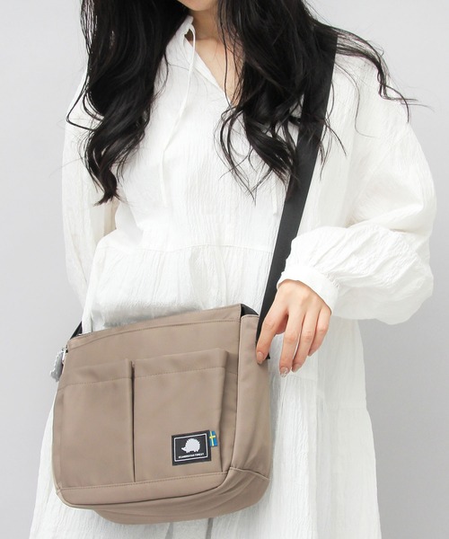 SCANDINAVIAN FOREST（スカンジナビアン・フォレスト）の「撥水ナイロン 軽量 ダブルポケット ミニショルダーバッグ（ショルダーバッグ・レディース・ブラック/グレー/ベージュ/ベージュ系その他/ブラウン/ブルー・FREE）」の4枚目の写真