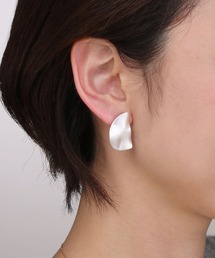 Manon's Selection（マノンズセレクション）の「ハーフサークルウェーブメタルイヤリング（イヤリング）」