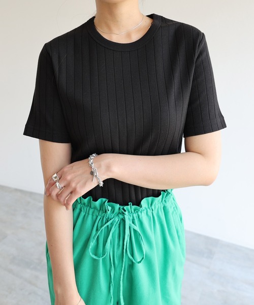 andme(アンドミー)の「コットンフライスワイドリブクルーネックTシャツ(Tシャツ/カットソー・レディース・チャコールグレー/ブラック/ブラウン/オフホワイト/レッド/グリーン/オレンジ・M/L)」の3枚目の写真