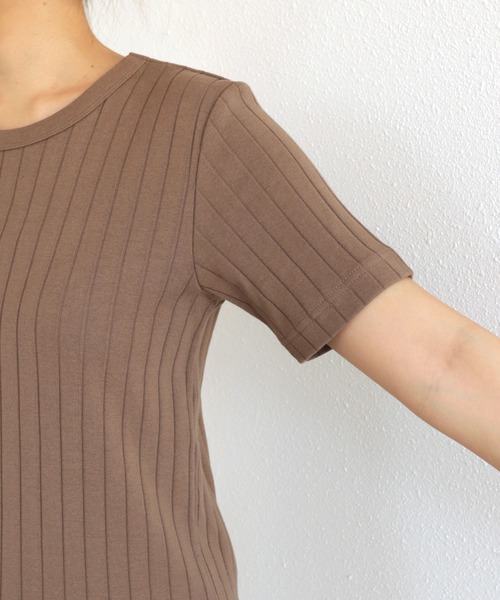 andme(アンドミー)の「コットンフライスワイドリブクルーネックTシャツ(Tシャツ/カットソー・レディース・チャコールグレー/ブラック/ブラウン/オフホワイト/レッド/グリーン/オレンジ・M/L)」の18枚目の写真