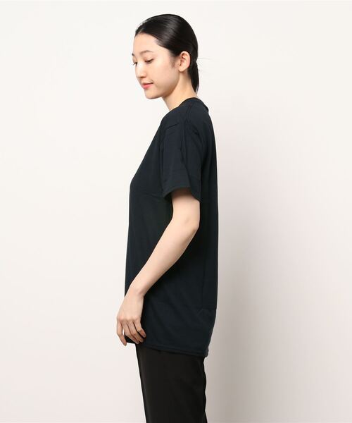 FRUIT OF THE LOOM(フルーツオブザルーム)の「★FRUIT OF THE LOOM★シンプルT(Tシャツ/カットソー・レディース・ブラック/ホワイト・MEDIUM/LARGE/X-LARGE)」の3枚目の写真
