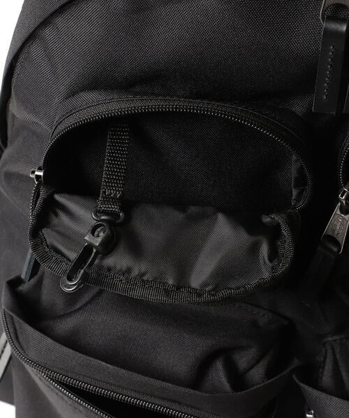 EASTPAK（イーストパック ）の「EASTPAK × BEAMS / 別注 Padded Pak'r XL 6Pocket（バックパック/リュック・メンズ・ブラック/グレー・ONE SIZE）」の12枚目の写真