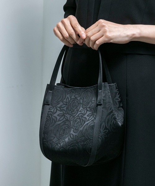 form forma（フォルムフォルマ）の「≪撥水加工付≫花柄ジャガードバッグ（ハンドバッグ・レディース・ブラック・FREE）」の7枚目の写真