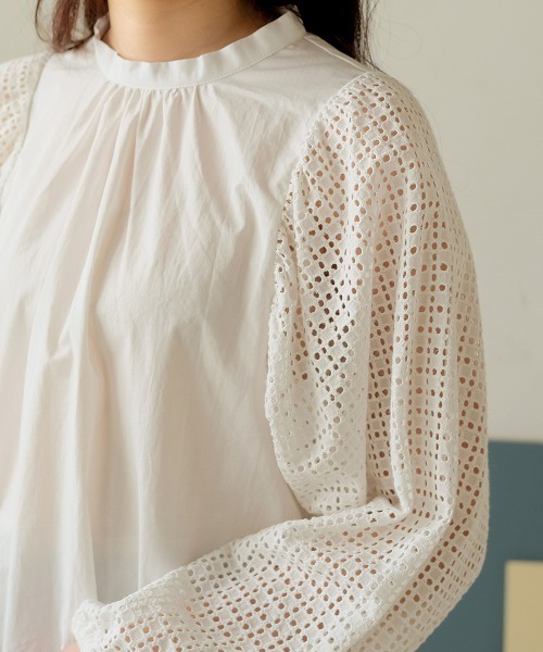 Bab（バブ）の「袖レースギャザーブラウス（シャツ/ブラウス・レディース・ブラック/ブラウン/オフホワイト・M）」の10枚目の写真