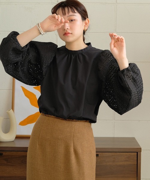 Bab（バブ）の「袖レースギャザーブラウス（シャツ/ブラウス・レディース・ブラック/ブラウン/オフホワイト・M）」の4枚目の写真
