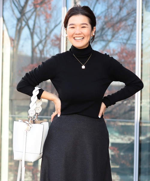 Demi-Luxe BEAMS（デミルクス ビームス）の「Demi-Luxe BEAMS / リブ タートルネック ニット（ニット/セーター・レディース・ブラック/ネイビー/レッド/オフホワイト/チャコールグレー/ブルー・ONE SIZE）」の2枚目の写真