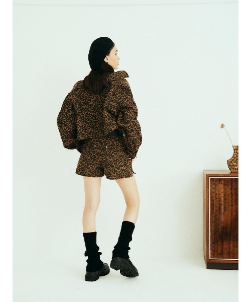 ENVYM(アンビー)の「デニムショートルーズJK(デニムジャケット・レディース・ブルー/レオパード/ブラック・FREE)」の12枚目の写真