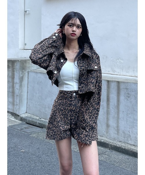 ENVYM(アンビー)の「デニムショートルーズJK(デニムジャケット・レディース・ブルー/レオパード/ブラック・FREE)」の18枚目の写真